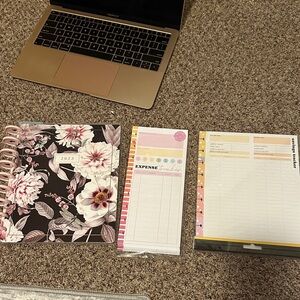 Floral 2023 Planner with Expense Tracker